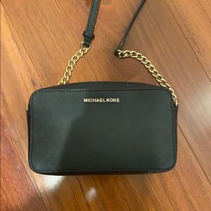 Michael kors cross body bag 🔥